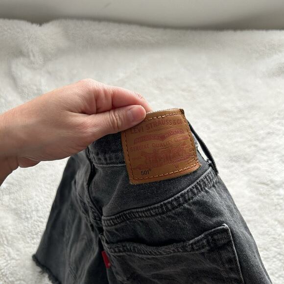 Levi’s Women’s Black‎ 501 Shorts In Sz 29 - Picture 9 of 9